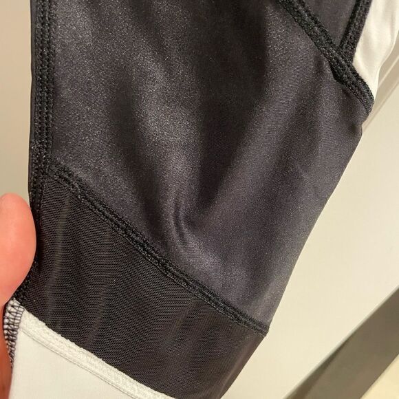 EUC Alala Freestyle Legging in Black & White Size XS - Picture 10 of 10
